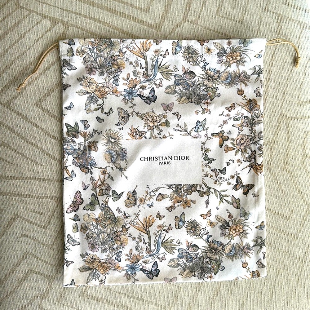 DIOR beauty collection privee
2024 Limited Edition Drawstring Pouch